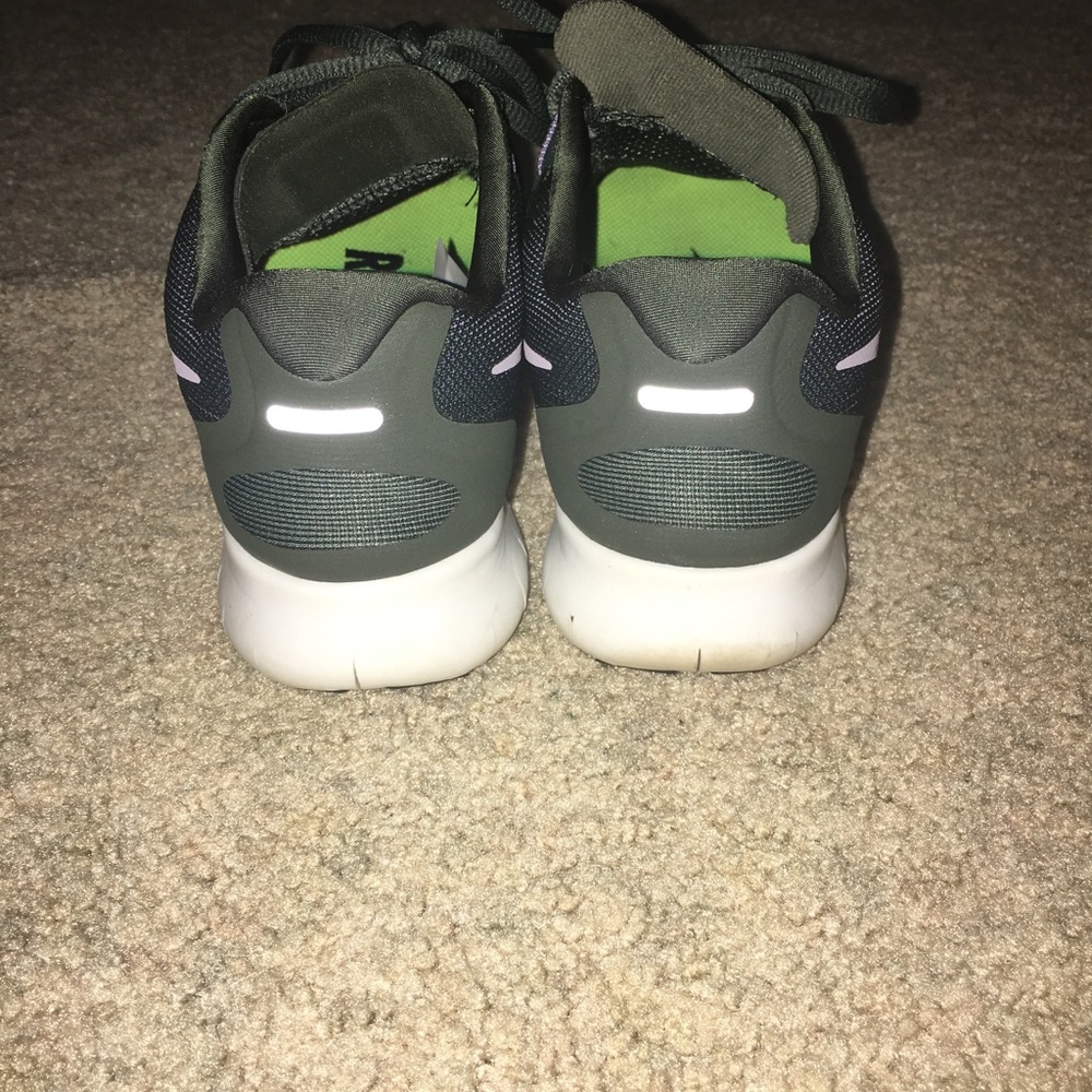 Nike shoes - Picture 3 of 3